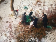 郑州亚星锦绣山河小区坠井事件 母亲跳井救孩子不幸身亡