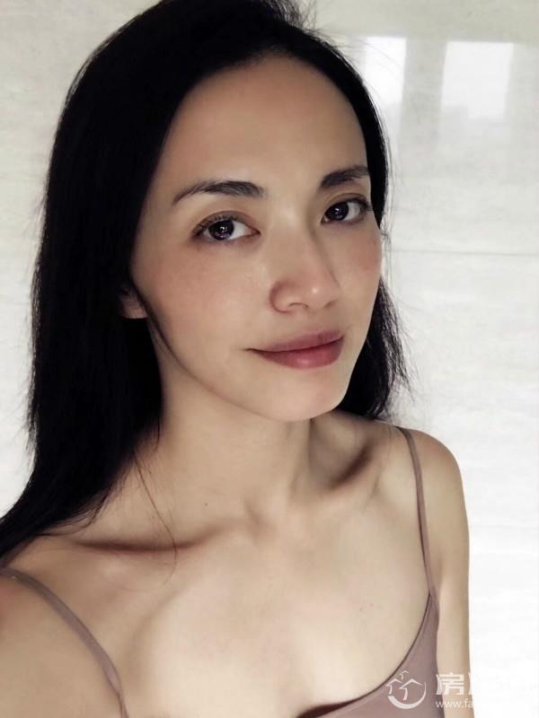 姚晨穿吊带裙自拍