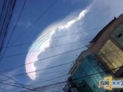 网友意外拍摄到鲸鱼彩虹云