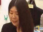 女子要求店主试衣服，结果店主看到这幕让她崩溃