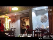 江苏饭馆女服务员穿比基尼上菜 用青春肉体温暖0℃寒冬背后竟是这样