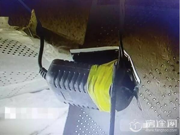 男上司偷窥女员工洗澡四年