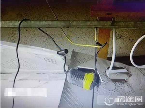 男上司偷窥女员工洗澡四年 工厂女浴室天花板突现蓝光 竟只因男主管爱看裸女洗澡