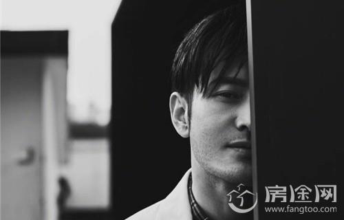 黄晓明登杂志创刊封面 黑白 轻熟男