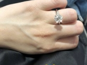 阿娇被求婚成功 微博发声晒出男友送出的结婚钻戒