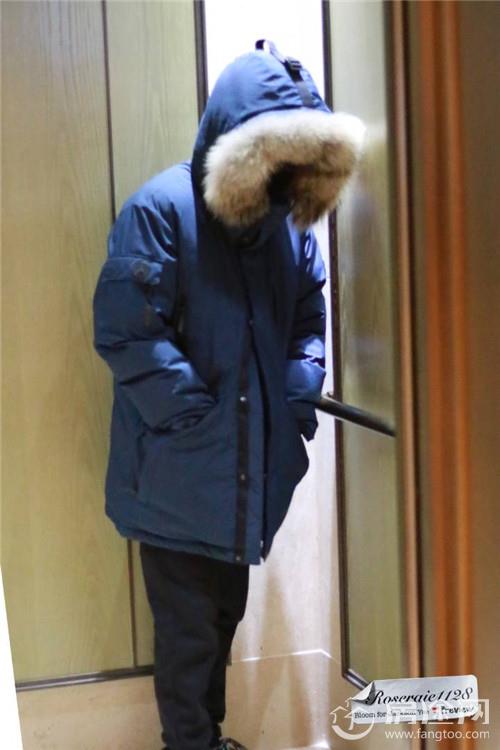 易烊千玺穿棉服 宛若熊宝宝