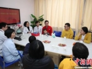 汶川地震致残患儿十年后成在校大学生 上海免费安装义肢