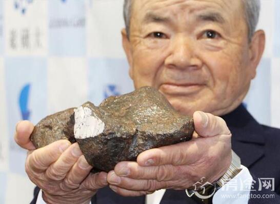 老人捡石头竟是陨石：男子捡到46亿年前陨石价值又几何？