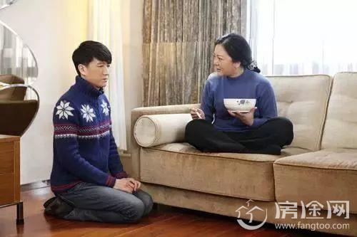 28岁男子和母同睡