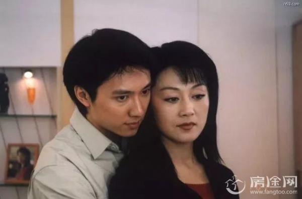 28岁男子和母同睡