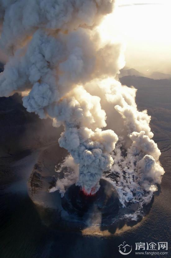 日本新燃岳火山再度喷发