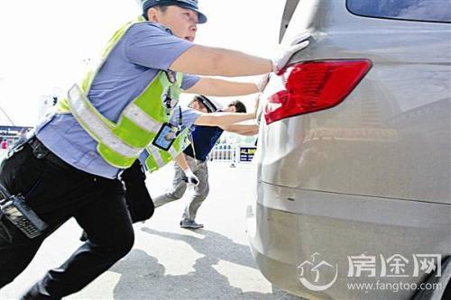 遵义 55岁 民警隧道推车