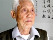 8旬老人练左手写字半年写2万字文稿:记录汶川地震