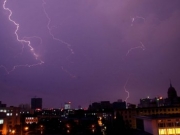 湖南暴雨雷电预警 专家：近日雷电风雹等强对流天气频繁公众需加强防范