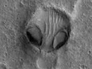 火星现＂外星人脸＂引猜想 NASA:只是陨石坑