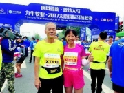 夫妇2人痴迷跑步 纪念结婚30周年跑了640公里(图)
