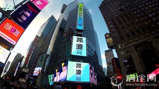 中国人扎堆在纽约时代广场打广告
