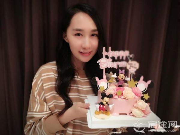 雷佳音老婆素颜出镜