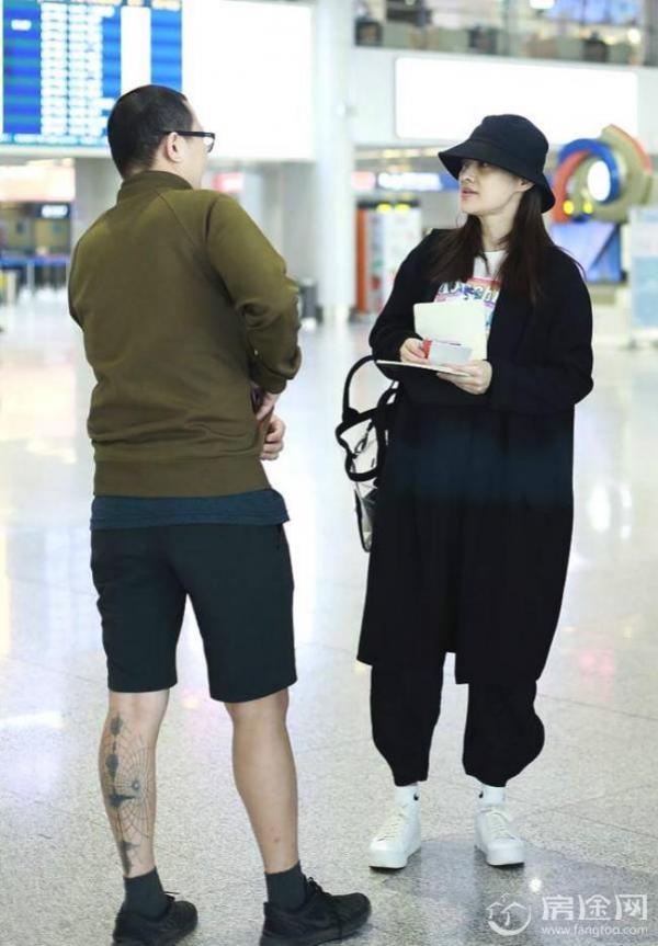 梅婷一家四口现身