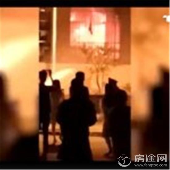 华南师范大学宿舍起火现场火势凶猛