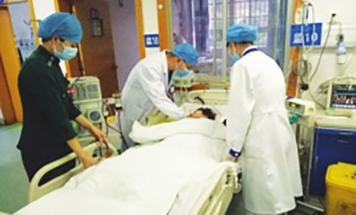 17岁女生竞选社团主席失败 喝大半瓶白酒后进ICU