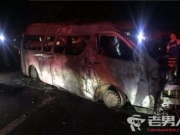 泰国卡车撞面包车 事故致4名中国游客受伤