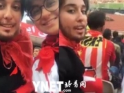 伊朗女球迷带上假发和胡须 假扮男人去球场看球
