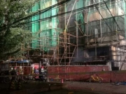 北京一居民楼外墙起火 疏散居民无伤亡 政府部门协调住处